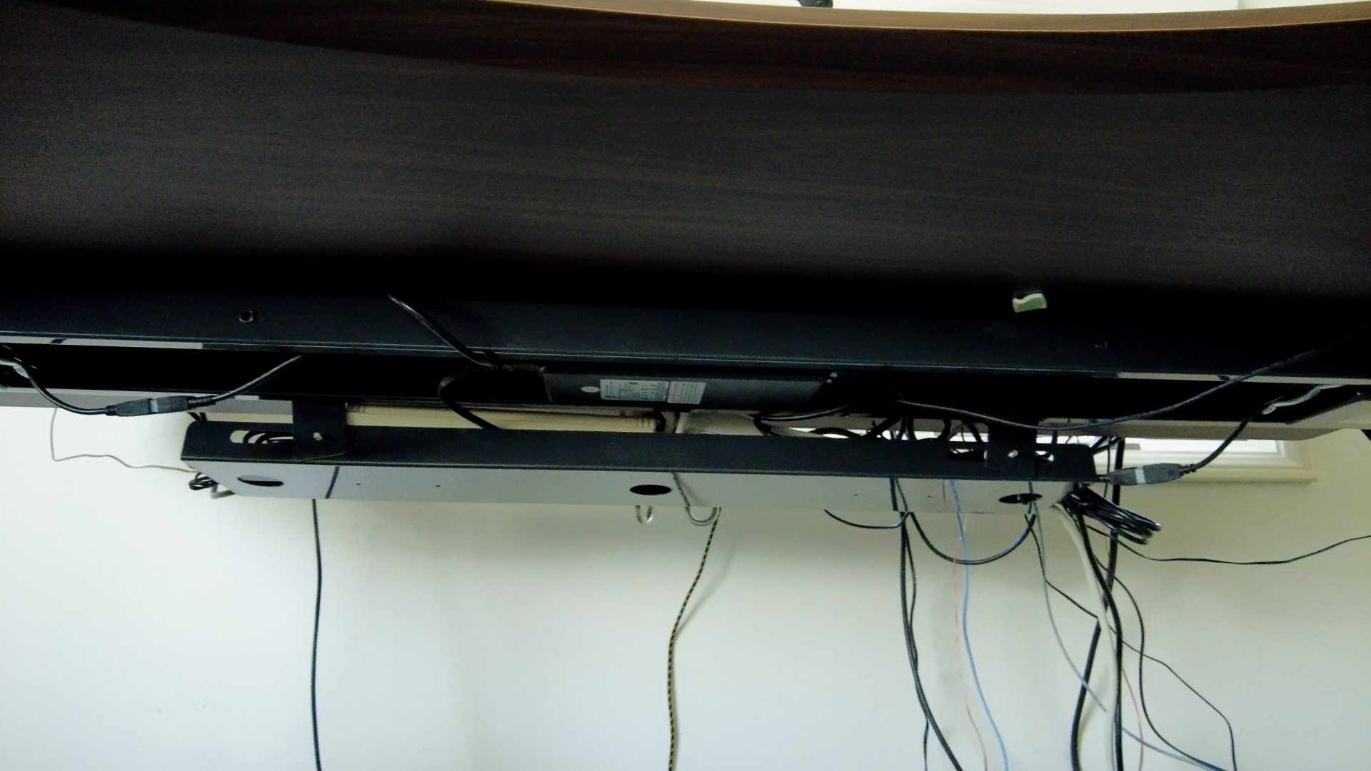 Cable management of apex desk