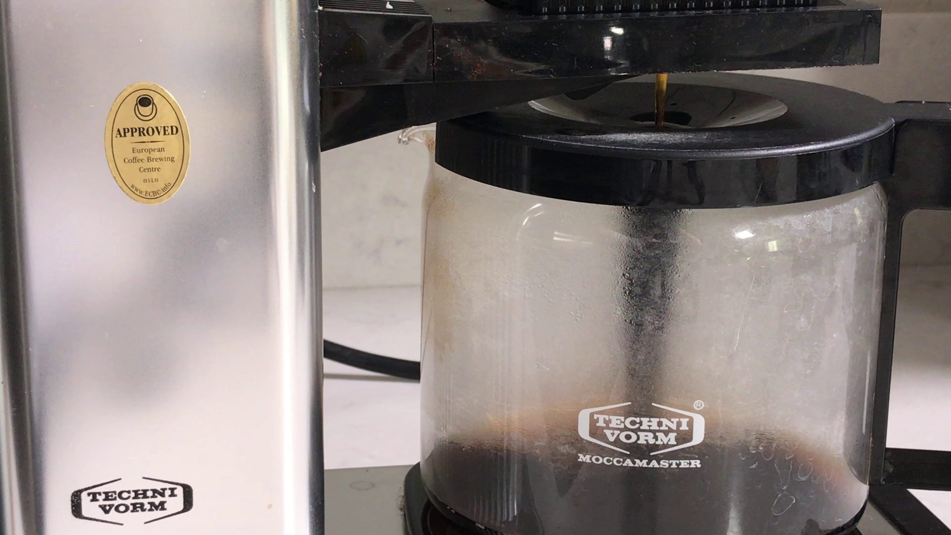 brewing coffee in technivorm moccamaster coffee machine