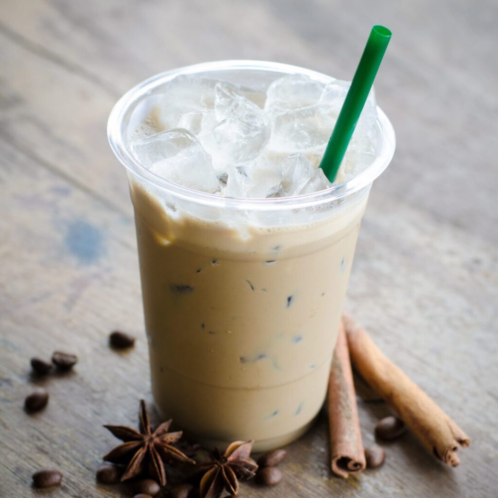 hojicha latte with spices 